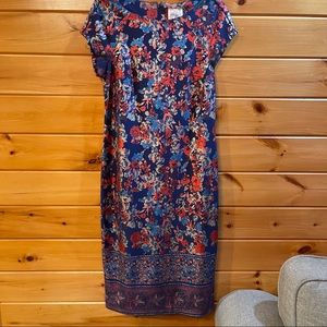 Midi dress with floral patterns